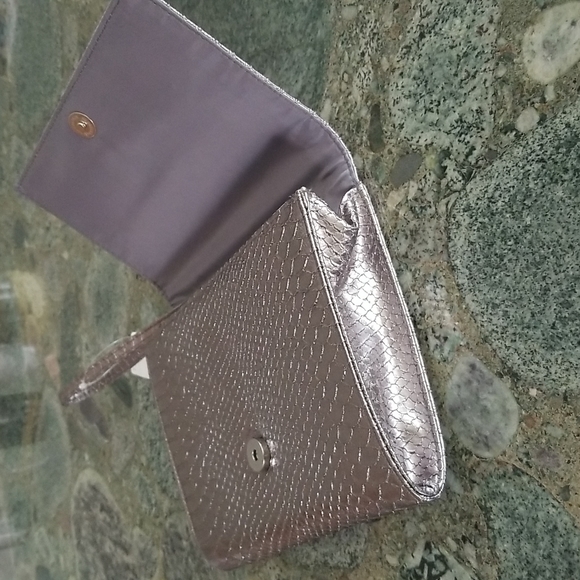 Silver Snakeskin Pattern Event Purse - Picture 9 of 10